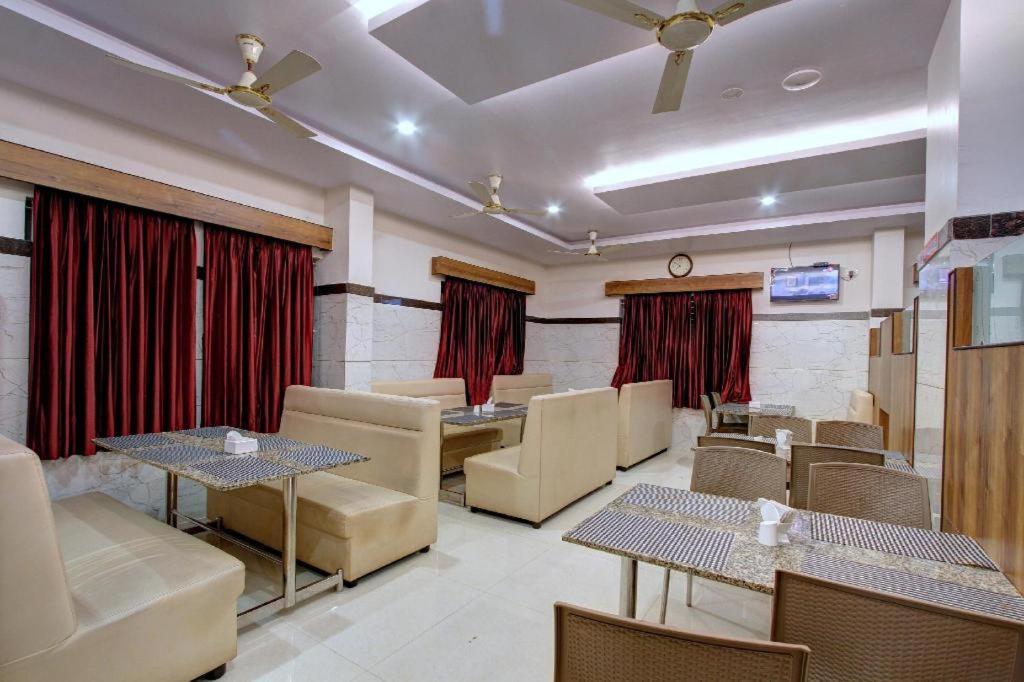 Hotel Ambika International Byndoor Bainduru Exterior photo